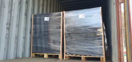 אריחי גומי ארוזים.